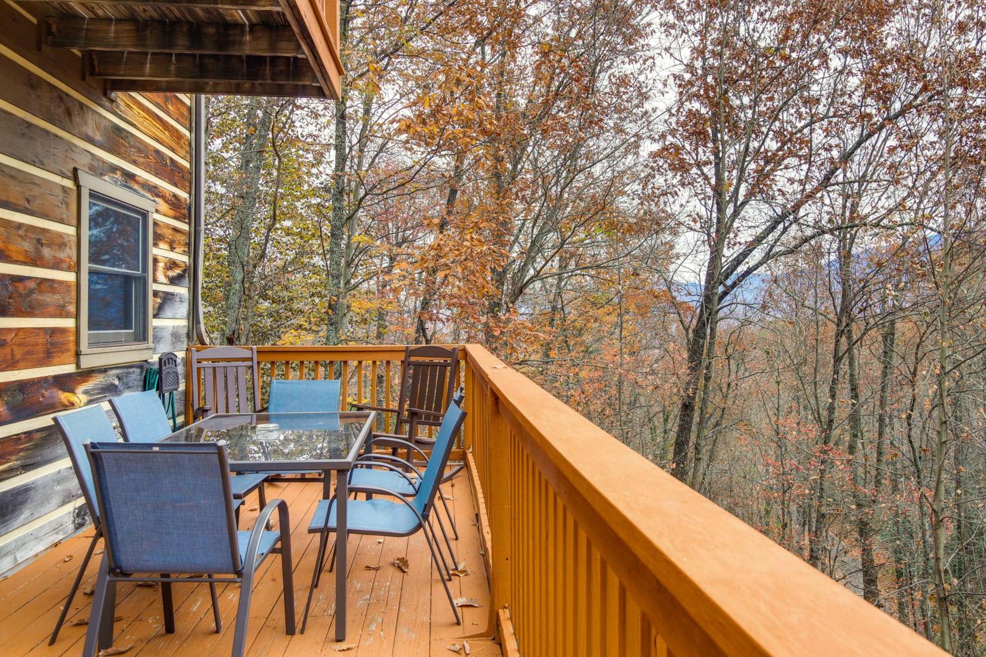 Pet-Friendly Gatlinburg Retreat With Hot Tub! Villa Exterior photo