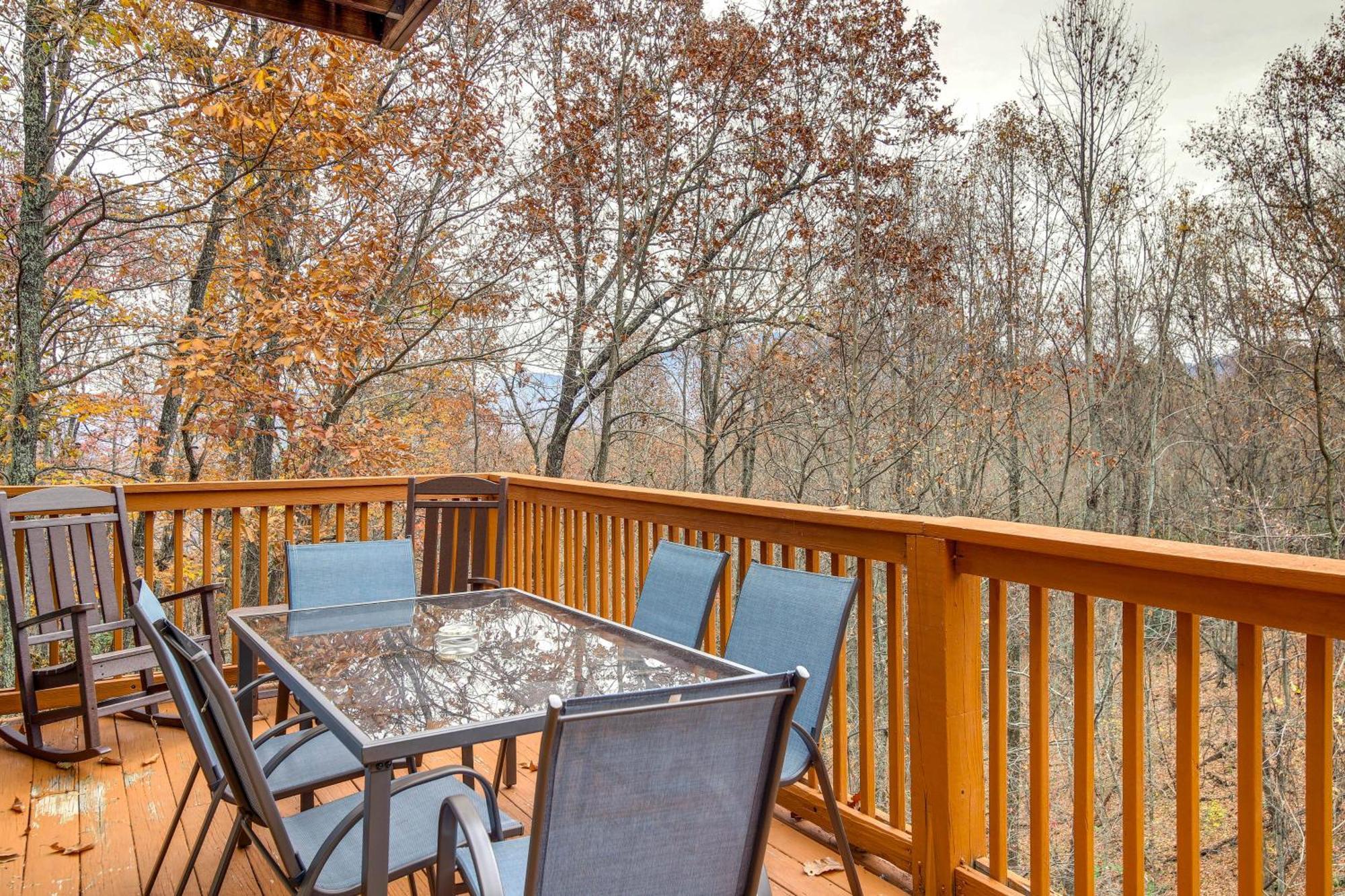 Pet-Friendly Gatlinburg Retreat With Hot Tub! Villa Exterior photo